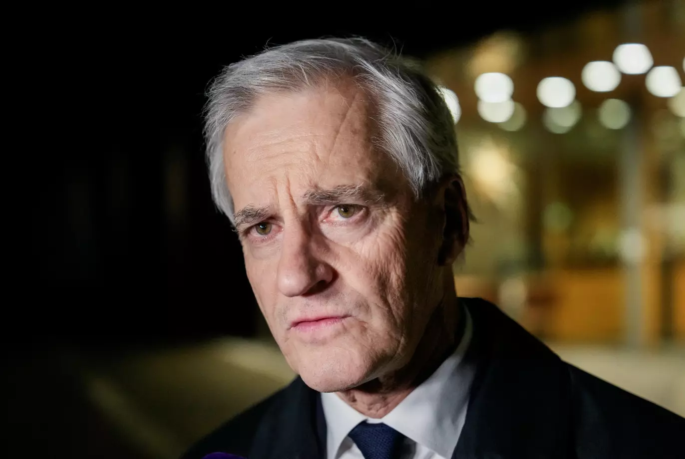 ANGRIPES: Statsminister Jonas Gahr Støre får det glatte lag av Høyres skolepolitiker - og får svar på tiltale. Foto: Cornelius Poppe / NTB
