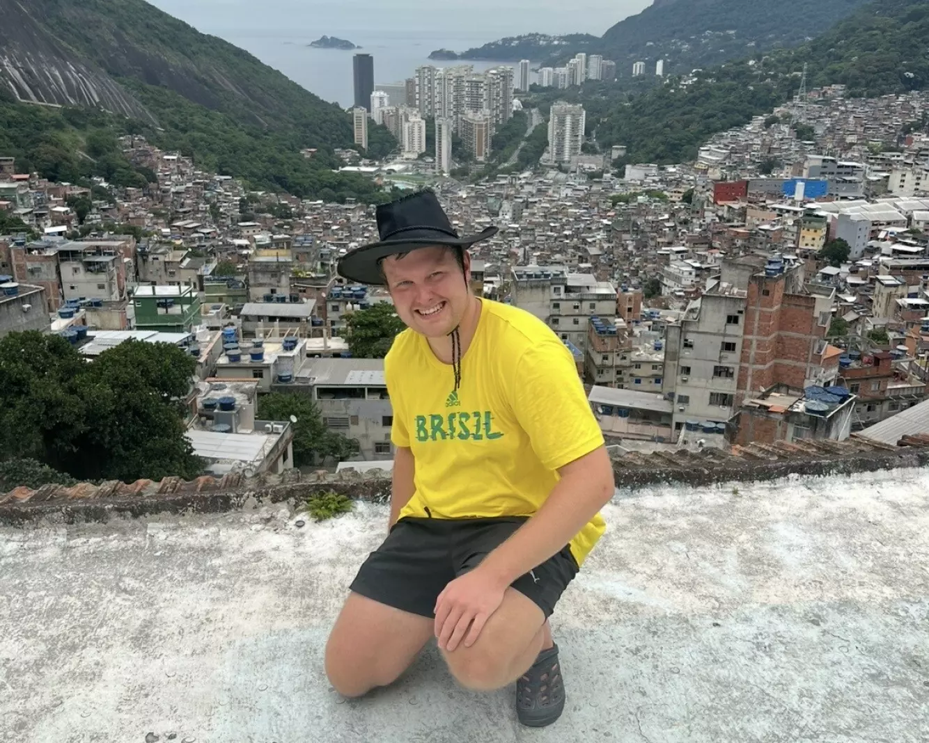 RIO DE JANEIRO: For Kristian var 25 000 kroner verdt det - omtrent det samme som en lengre ferietur, men med større verdi. Foto: Privat