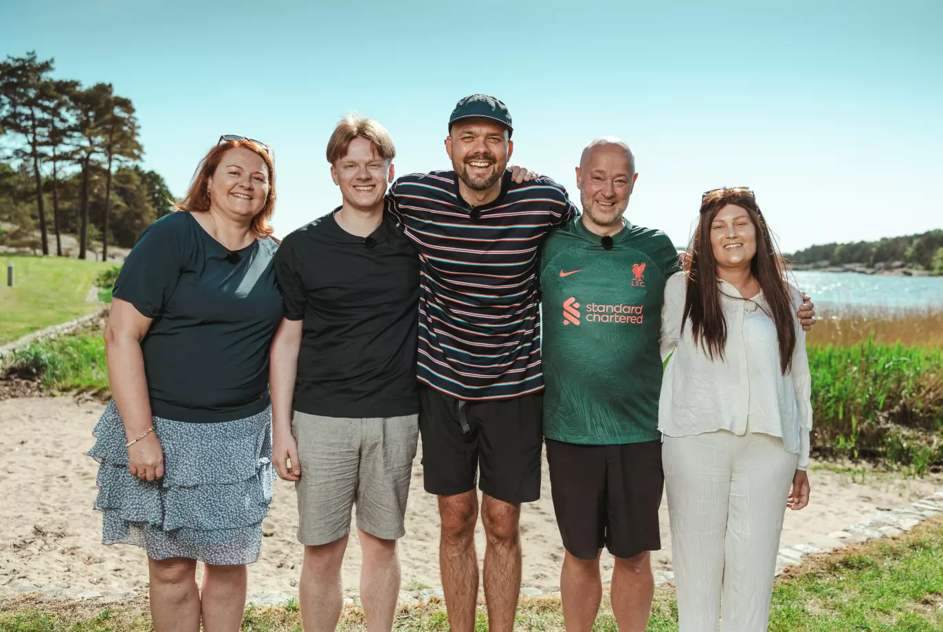 DØDELIG SYKE: I andre episode av «Tabu» møter Lars Berrum (midten) Synnøve, Mats, Gaute og Rikke. Foto: Vidar Josdal / NRK