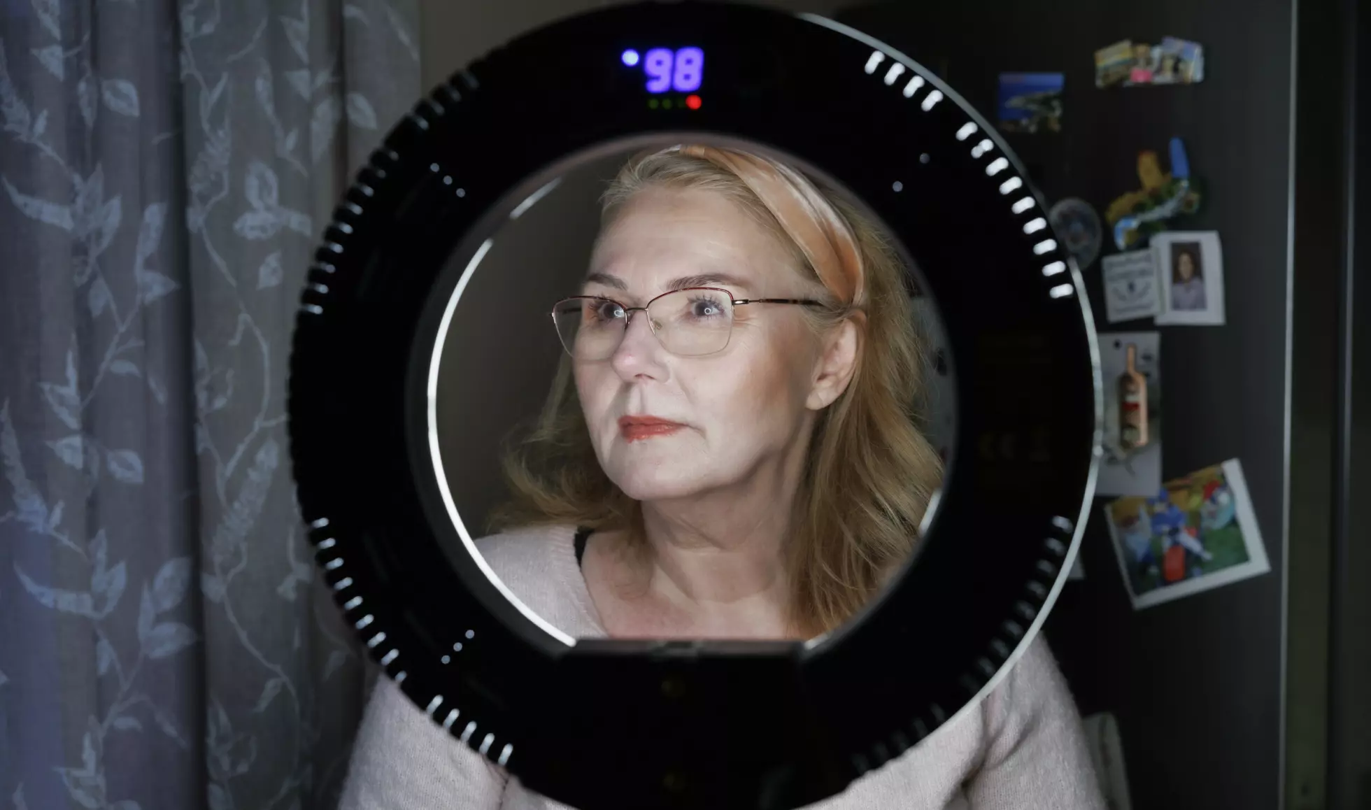 Lever på 13 kroner dagen