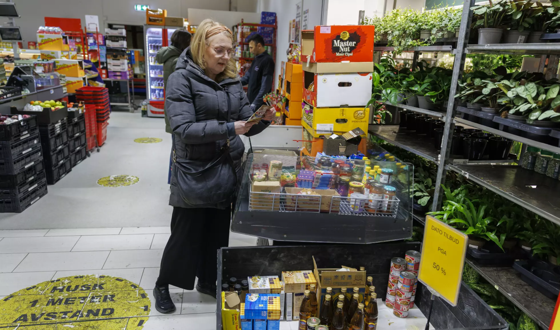 Lever på 13 kroner dagen