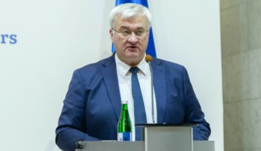 Varsler krisemøte - Dagbladet