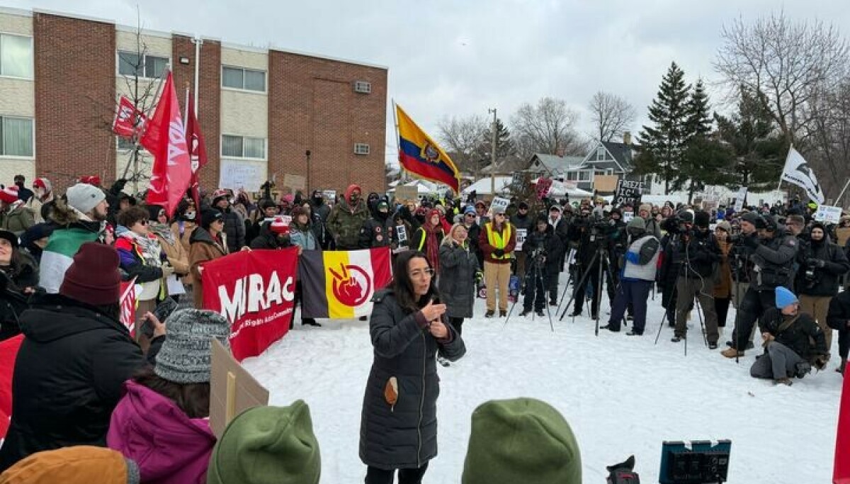 Tusenvis tar til gatene