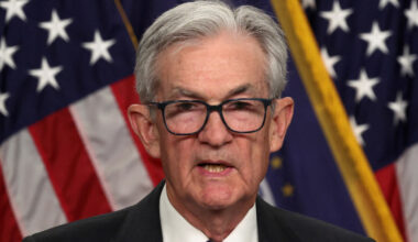 Åpner etterforskning mot Powell