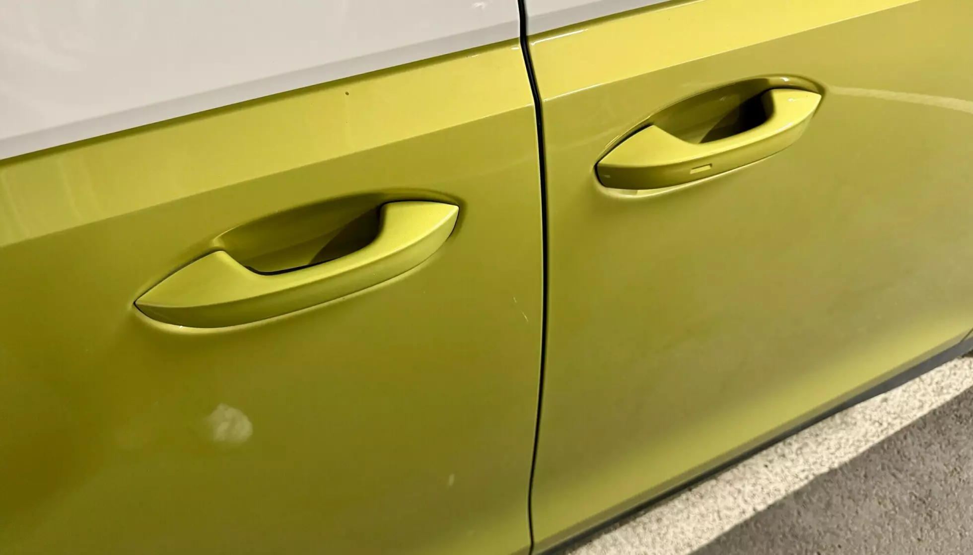 Volkswagen har valgte slike dørhåndtak på VW ID. Buzz. Foto: Steinar André Danielsen.