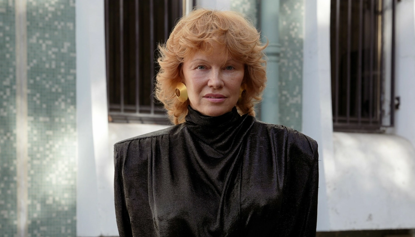 JORDBÆR: Her er Pamela Anderson hårfargen strawberry blonde, kombinert med en dypere lett kobber tone i bunn. FOTO: NTB