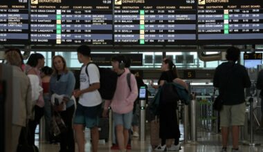 Mann forsøkte å gå om bord i et fly med sin døde kone