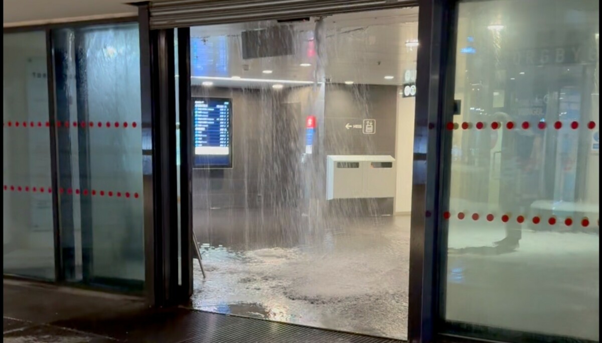 Stor vannlekkasje på Nydalen T-banestasjon