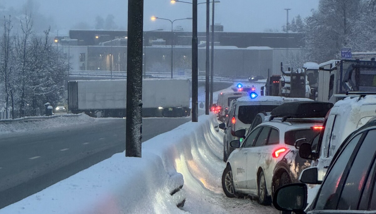 Trailer sperrer E18 - Dagbladet