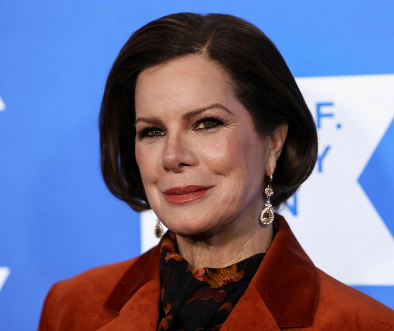 SLÅENDE LIKE?: Kommentarfeltet spriker - og noen hevder at Andrew er svært lik Marcia Gay Harden. Foto: NTB