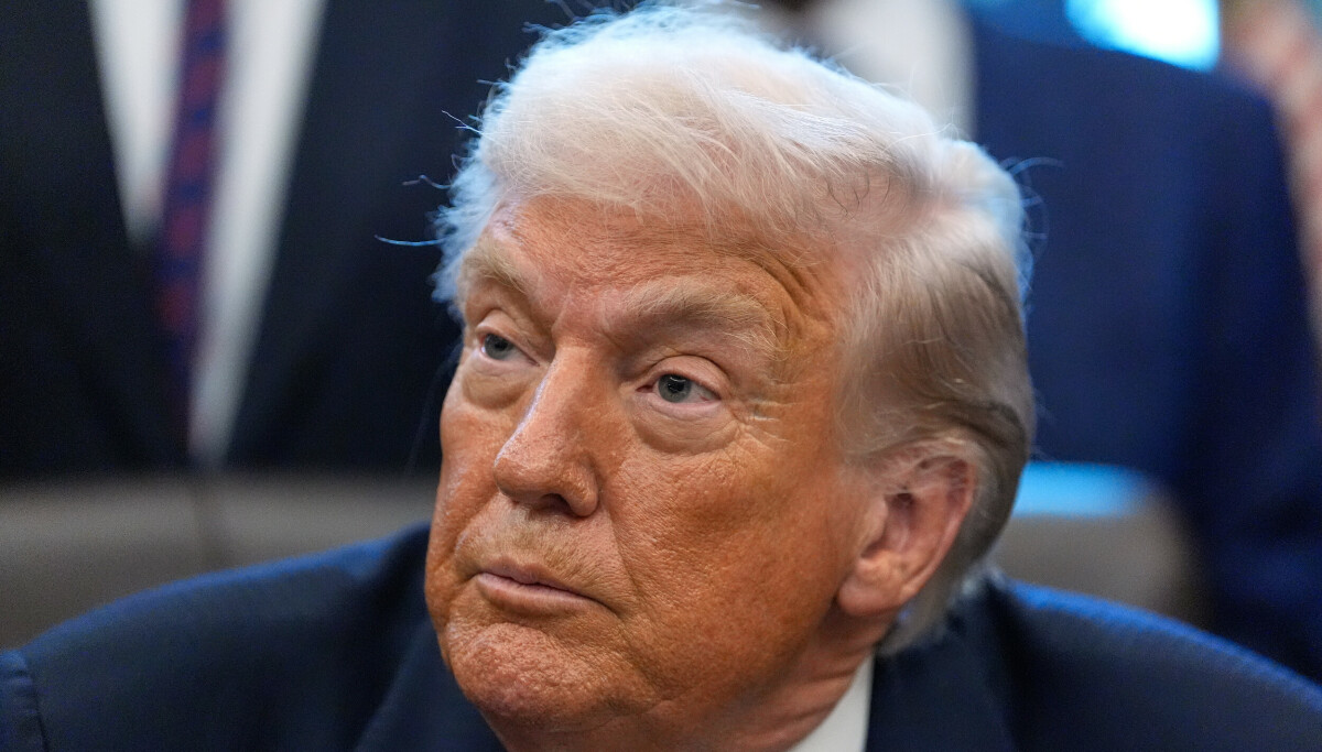 - Strekker ut en hånd til Trump