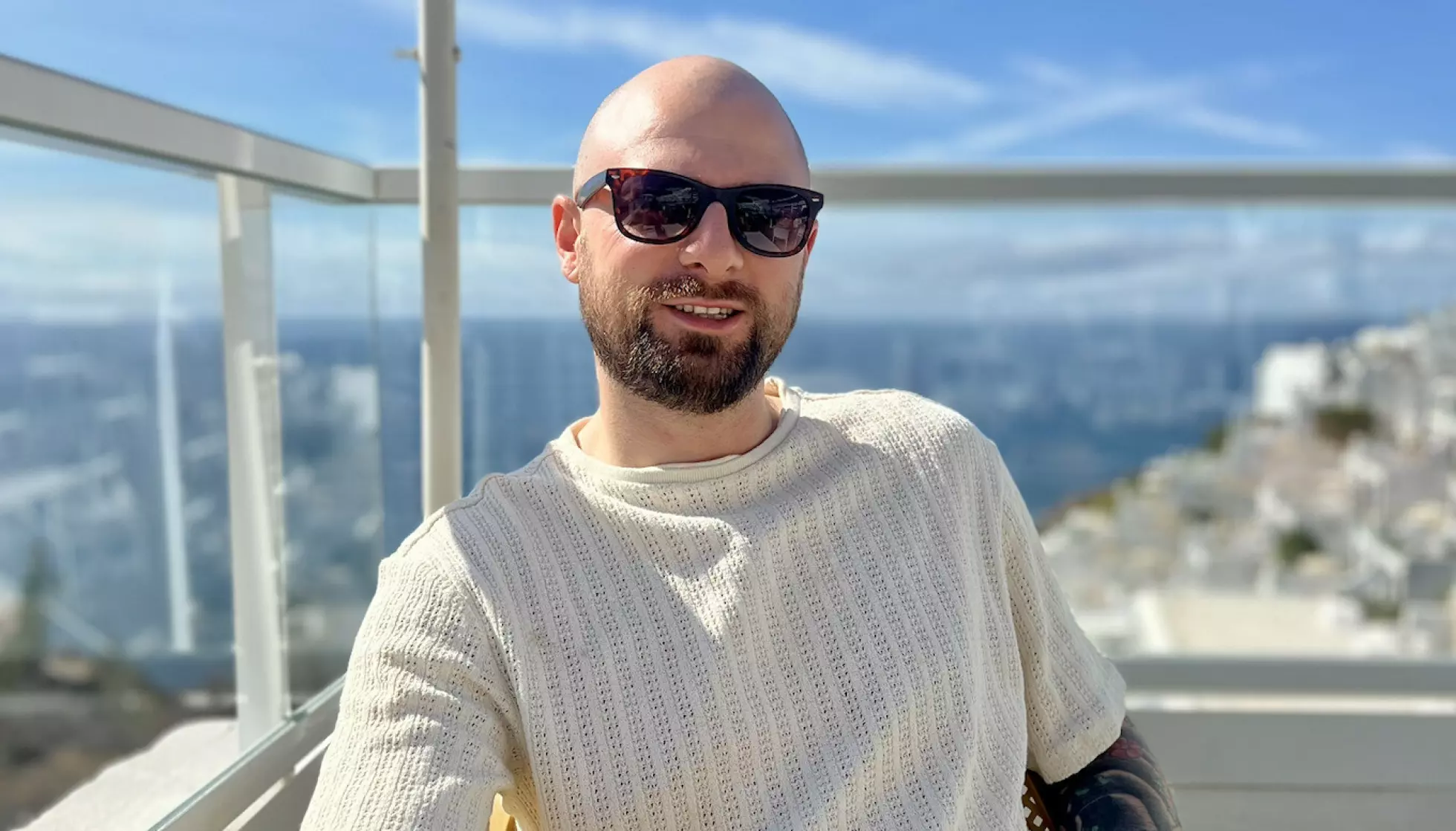 ENDELIG PÅ PLASS: En natt etter skjema kom Christopher Evan Brevik frem til solrike Gran Canaria. Foto: Privat