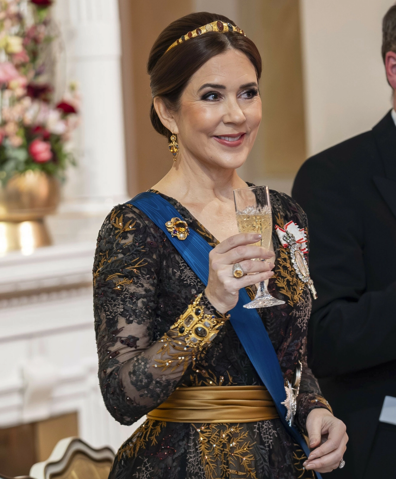 HISTORISKE SMYKKER: Før statsbesøket til Finland våren 2025 hadde dronning Mary gjort et dypdykk i den kongelige danske smykkesamlingen. Foto: Hanne Juul/ Aller Foto & Video