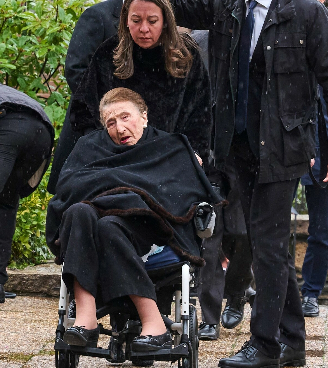 SORGEN: Infanta Margarita (86), tanten til kong Felipe og nær del av familien, ankommer minnestunden. Foto: Shutterstock/NTB