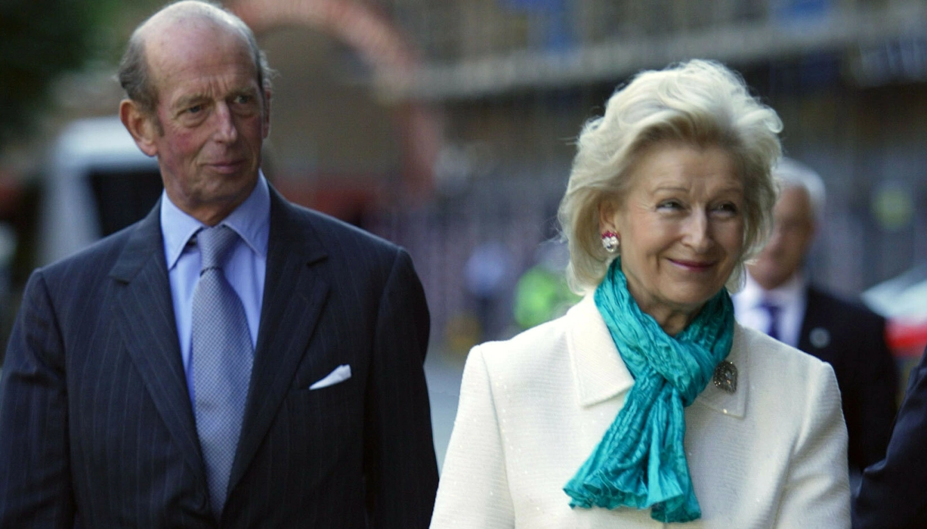 GLEDE: Prinsesse Alexandra av Kent skal bli oldemor for første gang! Her avbildet med sin avdøde ektemann Sir Angus Ogilvy ved en tidligere anledning. Foto: Nina Rangøy / SCANPIX .