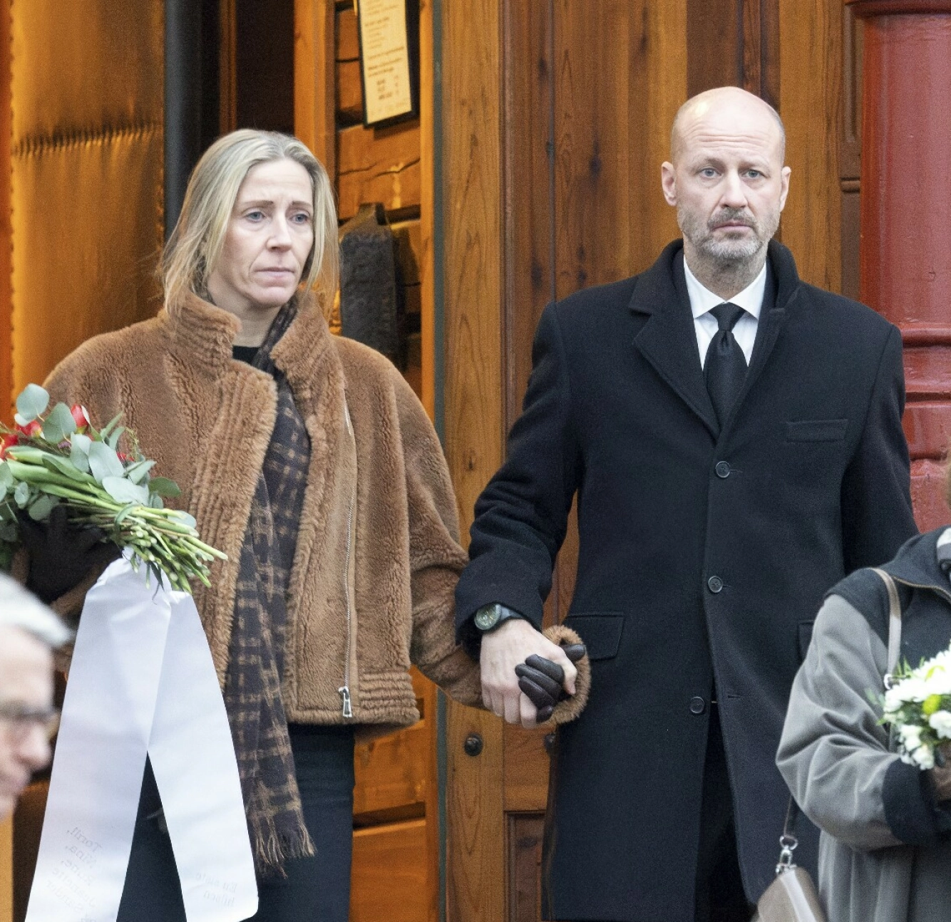 HÅND I HÅND: Rett før jul fylte Nina Jensen 50 år med familien samlet til feiring i Kirkenes. I tante Betzys bisettelse kom hun sammen med kjæresten Håkon. Foto: Andreas Fadum