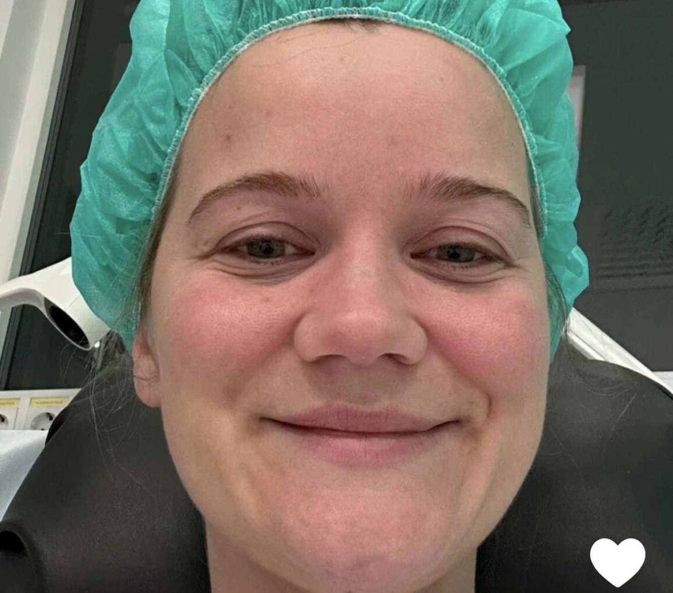 TAKKNEMLIG: Sandra hyller både legene og helsetjenesten - og kommer samtidig med en klar oppfordring til følgerne sine: Sjekk kroppen jevnlig! Foto: Skjermdump fra Snapchat