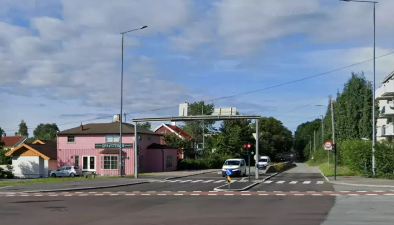 NÅ: Slik ser krysset ut per desember 2025. Foto: Google Street View