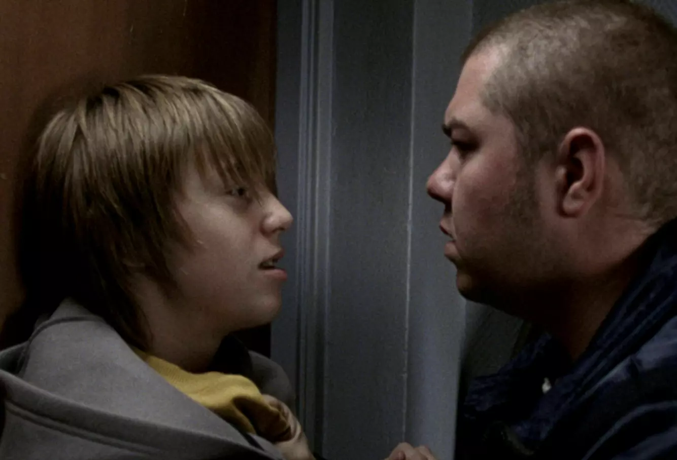 FILMDEBUT: Mikkel Bratt Silset hadde sin første store filmrolle som fjortenåring, da han spilte den utsatte unggutten Tim i spillefilmen «Sønner». Her med motspiller Nils Jørgen Kaalstad. Foto: Norsk Filmdistribusjon