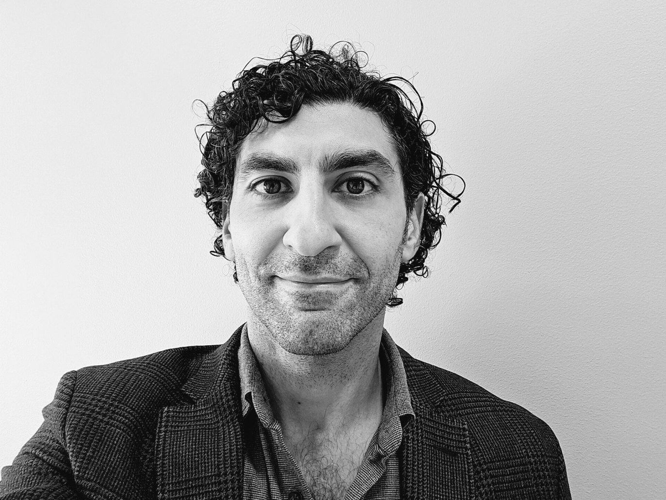 DR: Amir David Arden er doktor og spesialist i psykiatri og allmennmedisin. Til daglig jobber han som psykiater ved Bak Slottet Psykiatrisenter, og er universitetslektor ved Det medisinske fakultet. Foto: Privat