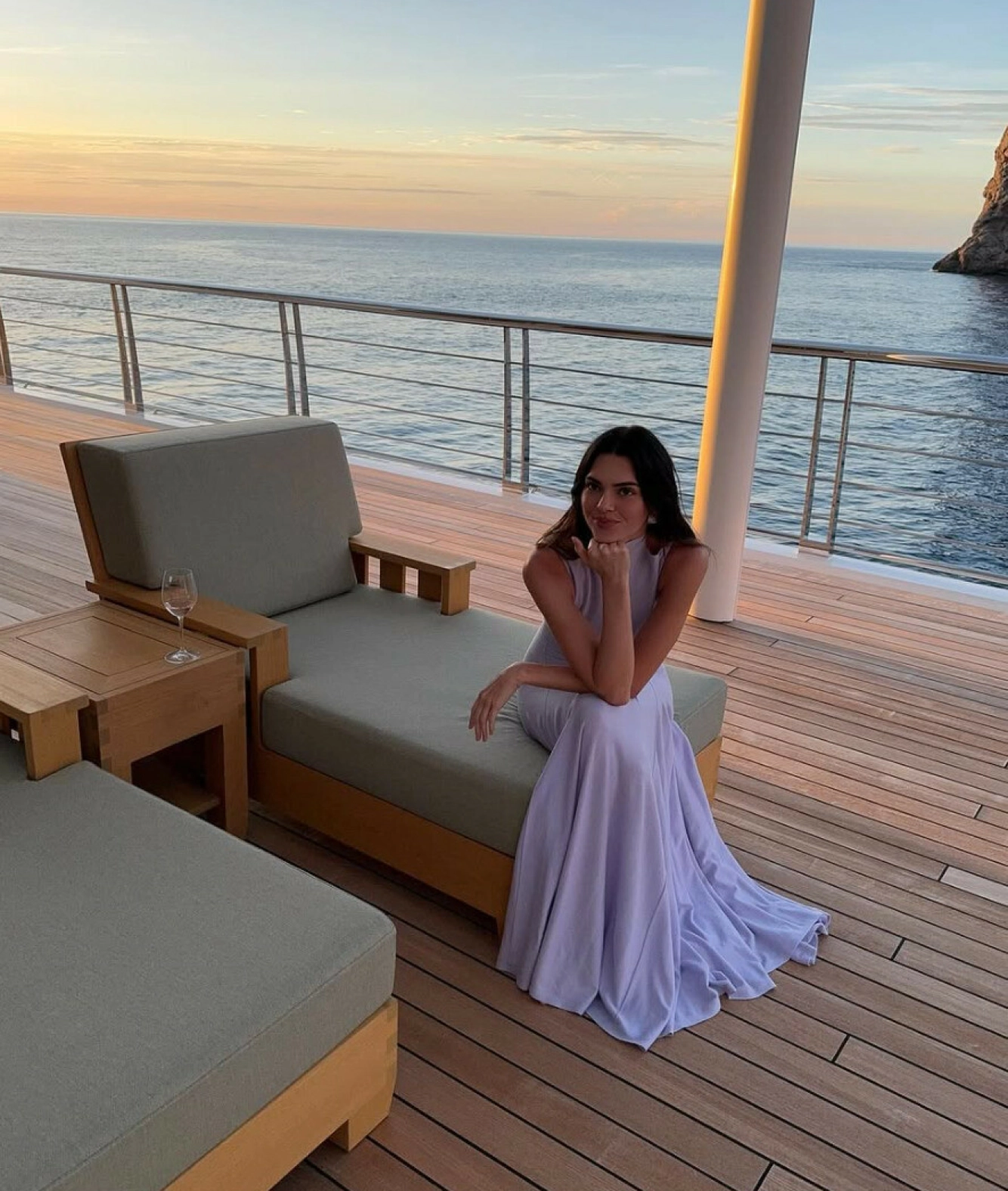 FORBANNET: Kendall Jenner «skryter» av hvordan ekskjærestene hennes har betalt for luksuslivet hennes i den nye reklamen. Foto: Instagram / @kendalljennner