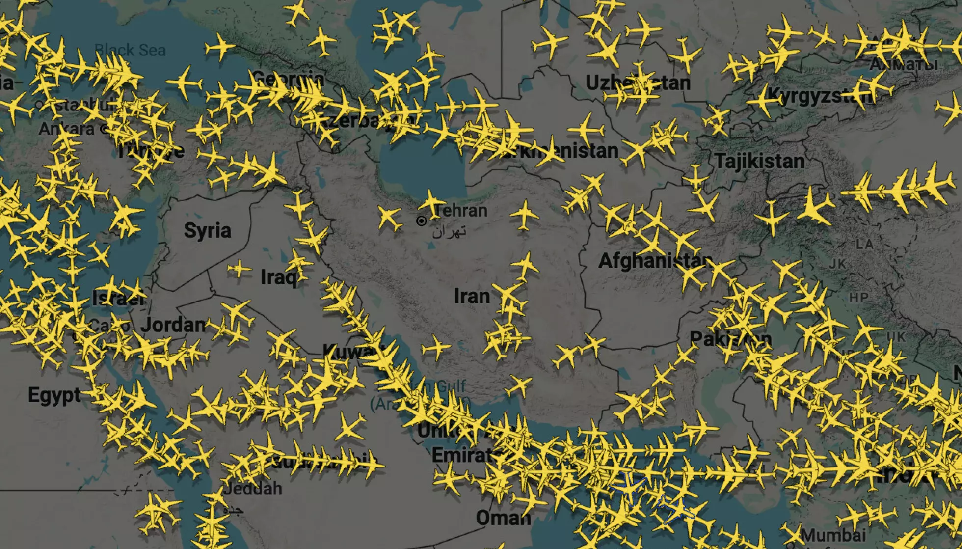 UNNGÅR IRAN: Mange flyselskaper unngår å fly over Iran på grunn av den anspente situasjonen. Skjermdump: Flightradar24.