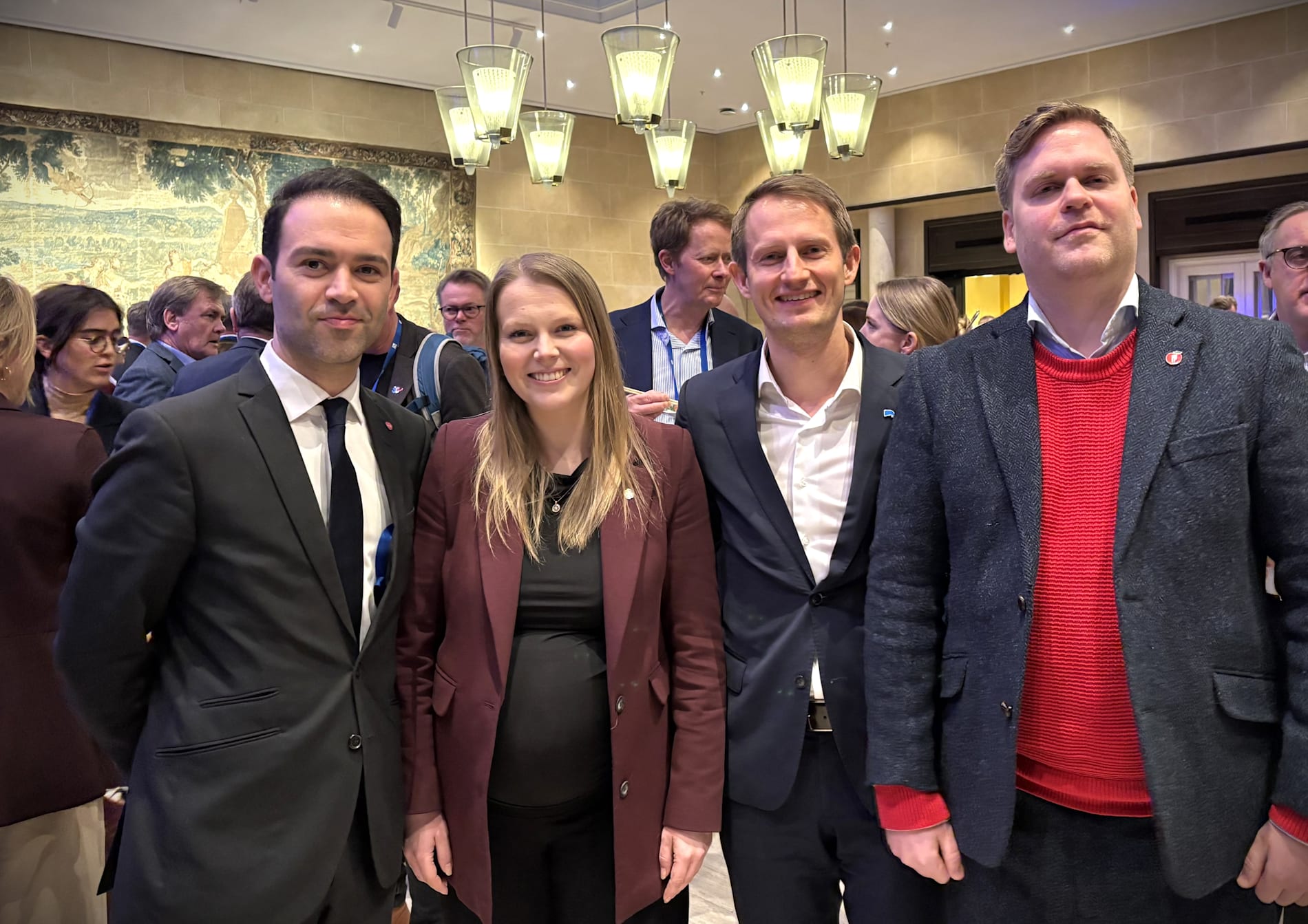 Fire partier på Stortinget vil stå sammen om stabile rammevilkår på norsk sokkel. Fra venstre: Mani Hussaini (Ap), Maren Grøthe (Sp), Aleksander Stokkebø (H) og Kristoffer Sivertsen (Frp).