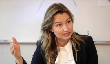 Elon Musk tar betalt for å la X-brukere avkle kvinner mot deres vilje