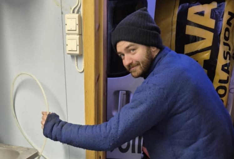 Kenneth jobbar på spreng for å fikse øydelagde vassrøyr - smp.no