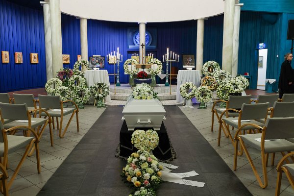 Lillehammer 20260113. 
Kisten til skiskytter  Sivert Guttorm Bakken før bisettelsen i Nordre Ål Kirke på Lillehammer
Foto: Geir Olsen / NTB / POOL