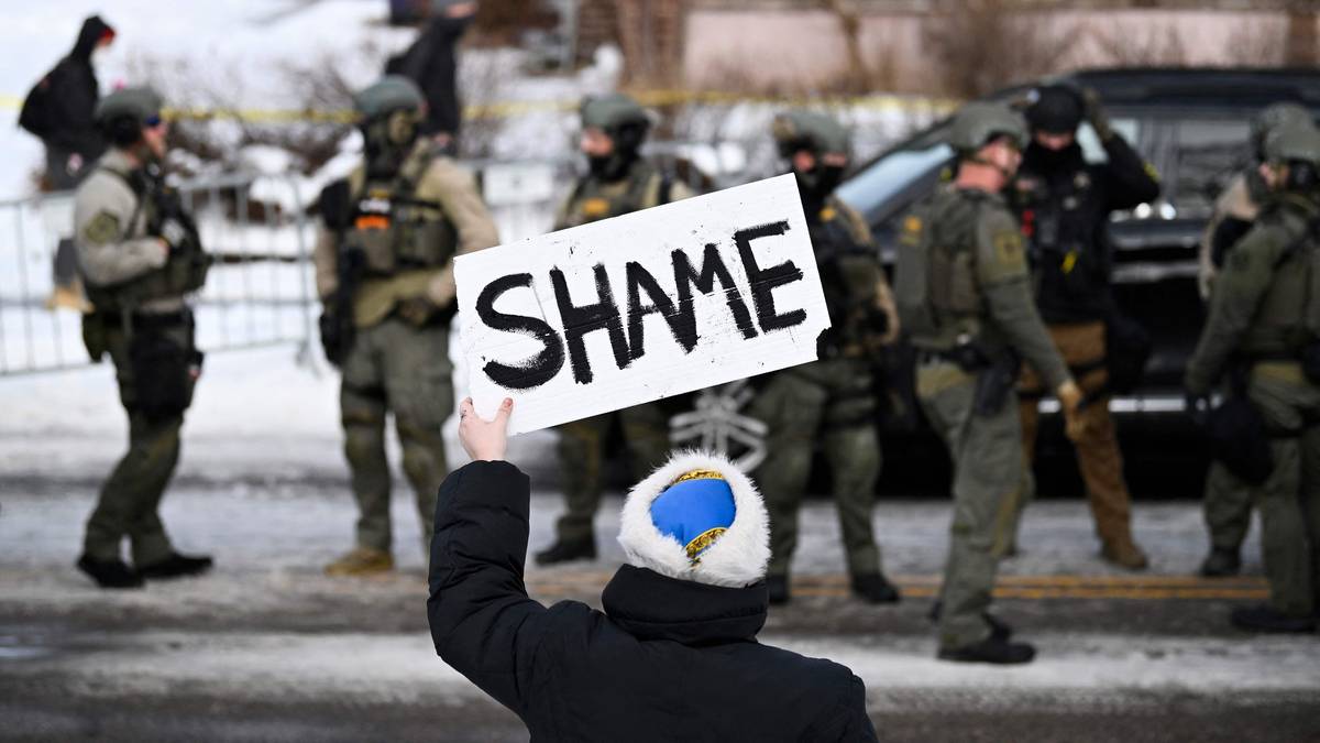 Ice-agent drepte bilfører i Minneapolis – ordfører krever at etaten forlater byen – Siste nytt – NRK