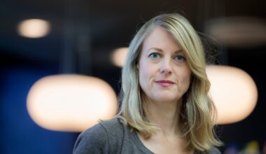 Helene Uri: Sier unnskyld etter bokkritikk