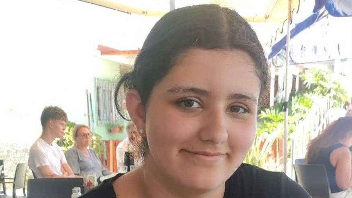 ei ung jente med far og mor