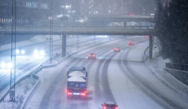 Onsdag kveld har snøen lagt seg på flere store veier i Østfold og Akershus, men det vil ikke komme like mye snø som først varslet.