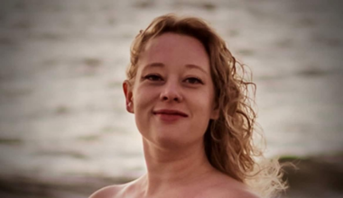 Dette vet vi om kvinnen som ble drept av ICE i Minnesota i USA – NRK Urix – Utenriksnyheter og -dokumentarer