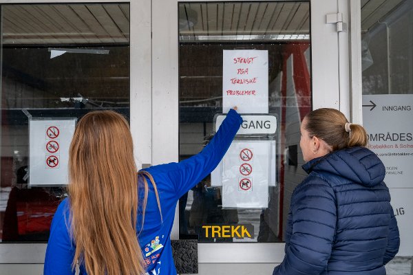 Isanlegget i Bergenshallen har stoppet og isen skl være smeltet. Det medfærer at Viking sitt jentelag må flytte ishockey-kampene sine. 

