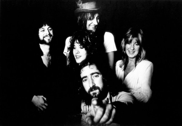 CIRCA 1976: (Clockwise from left) Lindsey Buckingham, Mick Fleetwood, Christine McVie, John McVie and Stevie Nicks (center) of the rock and roll group