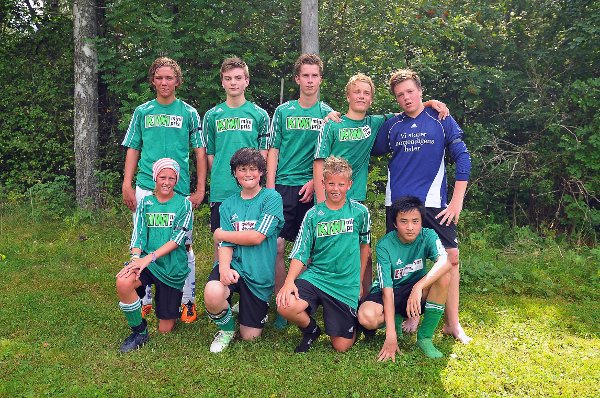 Rollag og Veggli: Foran fra venstre: Karoline Simpson-Larsen, Kristoffer Juvelid, Sander Simpson-Larsen og Hieu Phan. Bak fra venstre: Simen Storemoen, Ole-Jørgen Nykmark, Knut Erik Bekkjorden, Paul Breivig og Isak Svendsplass. Foto: BjørnIsaksen