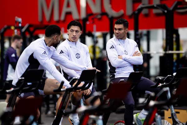 MANCHESTER, ENGLAND - DECEMBER 18: (EXCLUSIVE COVERAGE) Matheus Cunha, Lisandro Martinez, Casemiro of Manchester United in action during a first team training session at Carrington Training Ground on December 18, 2025 in Manchester, England. (Photo by Ash Donelon/Manchester United via Getty Images)