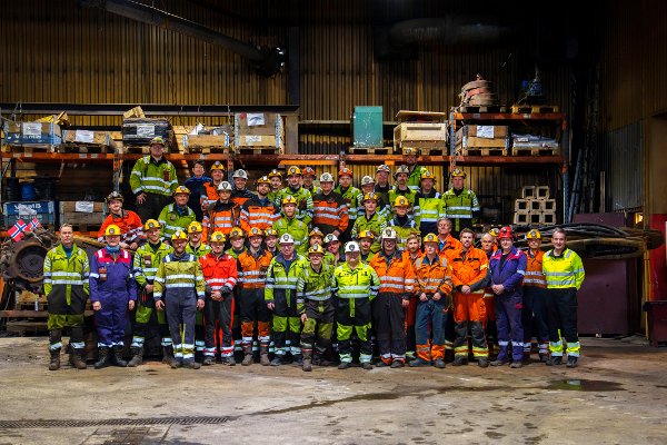 Longyerbyen 20250616.
Gruve 7. i Longyearbyen på Svalbard legges ned. 30. juni stenges Norges siste kullgruve og et stykke industrihistorie er over. Mandag ettermiddag kom kong Harald og dronning Sonja på besøk til gruven som drives av selskapet Store Norske.
Foto: Cornelius Poppe / NTB