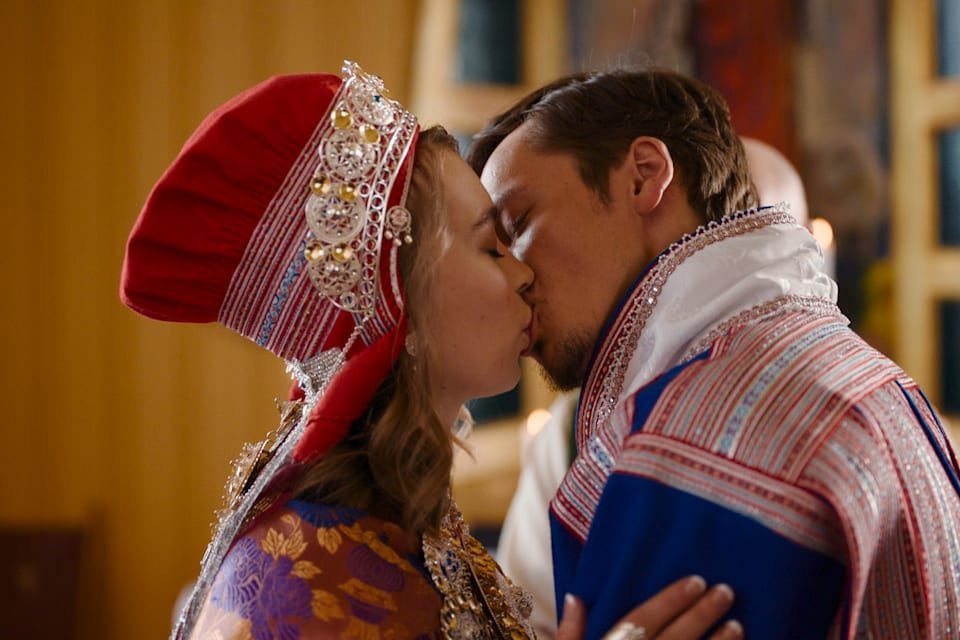 NRK, Bryllupsfesten | Pensjonist ble sjokkert av det han så på NRK: – Så til de grader upassende