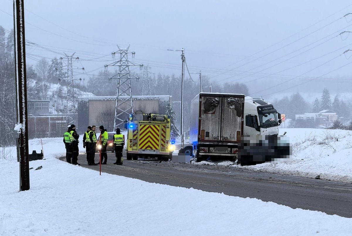 Politi, Nabokommune | Alvorlig trafikkulykke – mann i 20-årene bekreftet omkommet