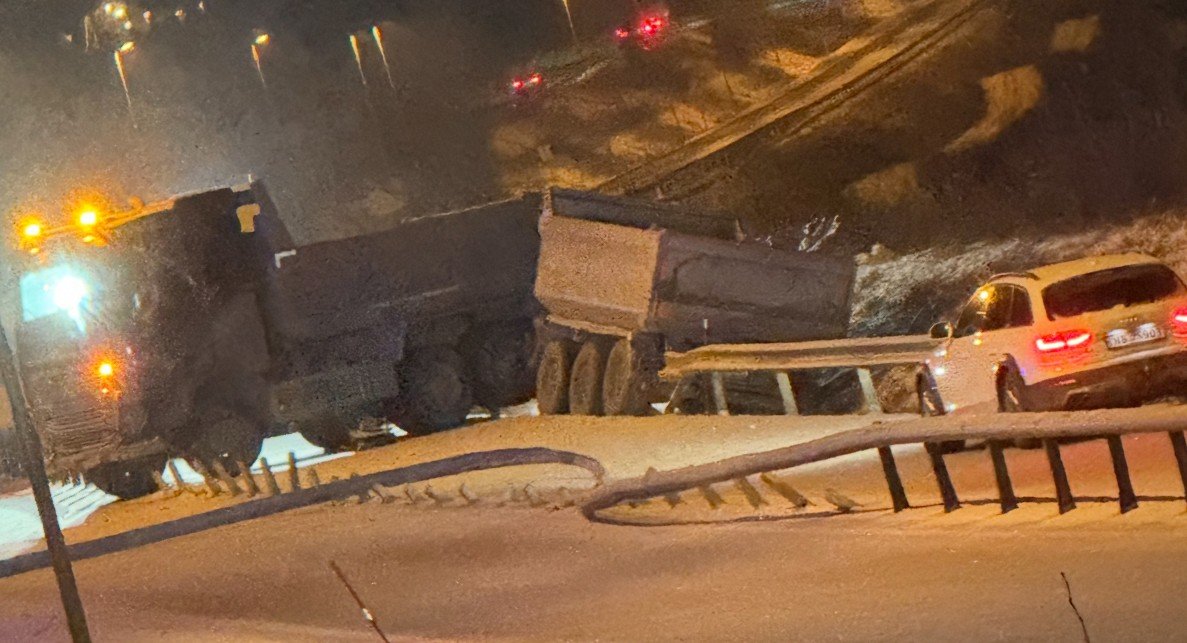 Nyheter, Lillehammer | Trafikkulykke på E6 – vegen stengt i flere timer - Gudbrandsdølen Dagningen