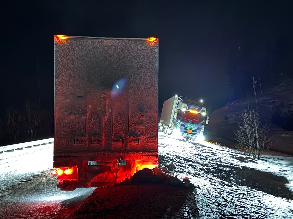 Krim, Trafikk | Tre vogntog i ulykke på E6: – Svært glatt