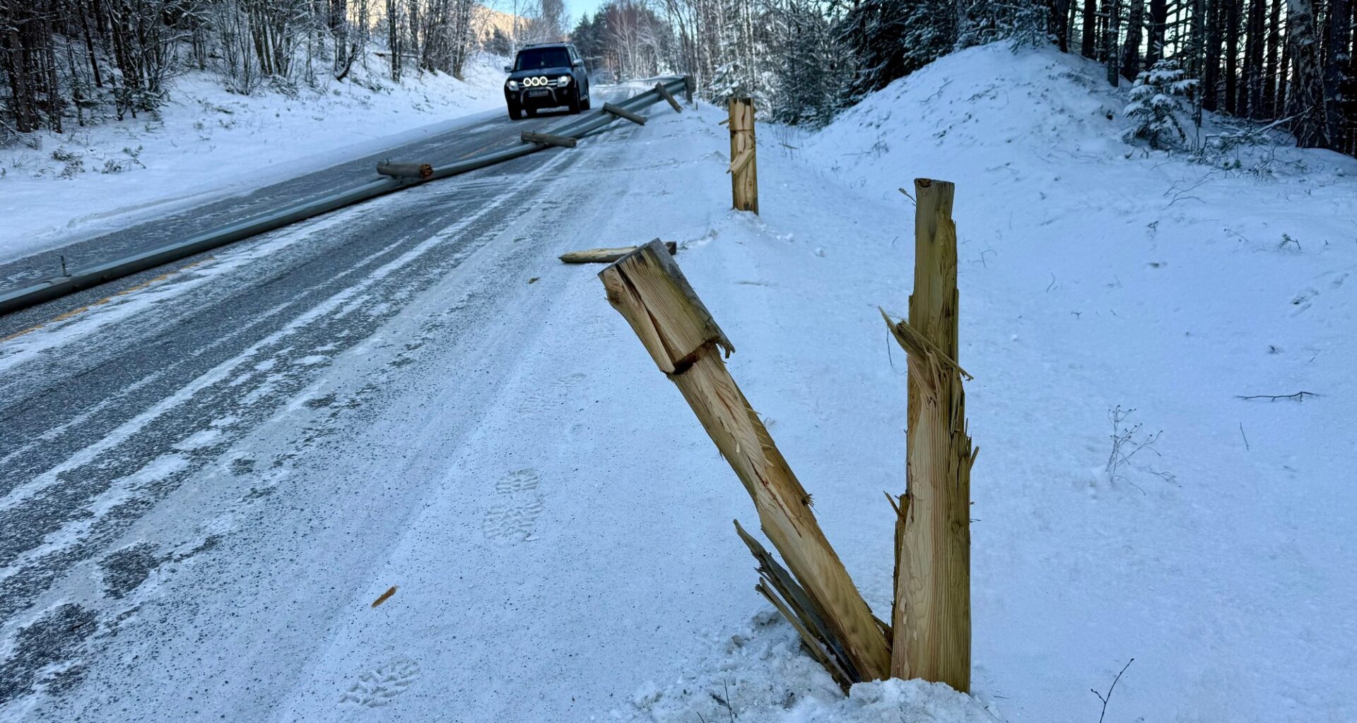 Ulykker og hendelser, Ringebu | 100 meter med autovern ligger i vegbanen – stengte vegen