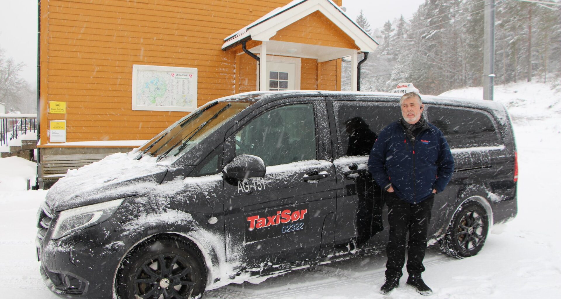 Snø, Vinter | Innstilte tog: Han frakter passasjerer i snøværet - Tvedestrandsposten