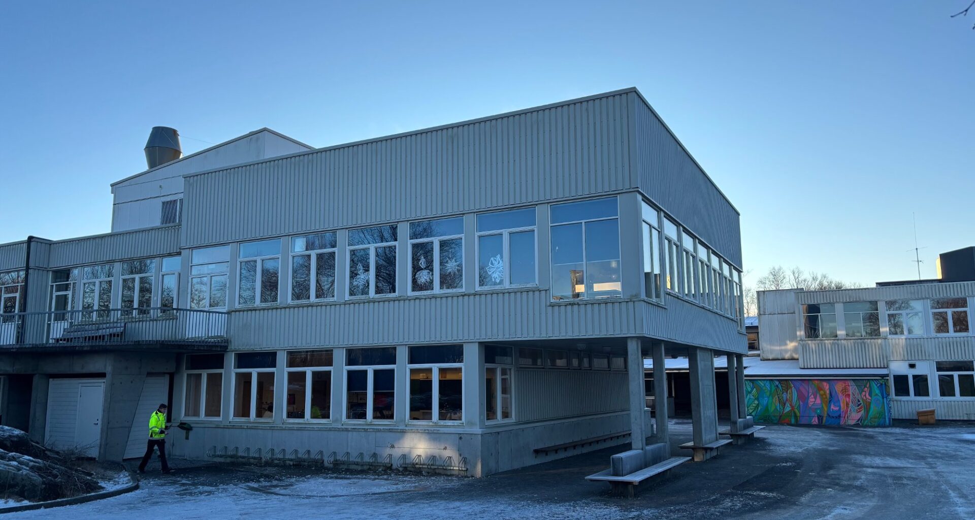 Fjell ungdomsskule, Øygarden kommune | Fjell ungdomsskule måtte stenge. De klarte ikke å få bygget varmt nok.