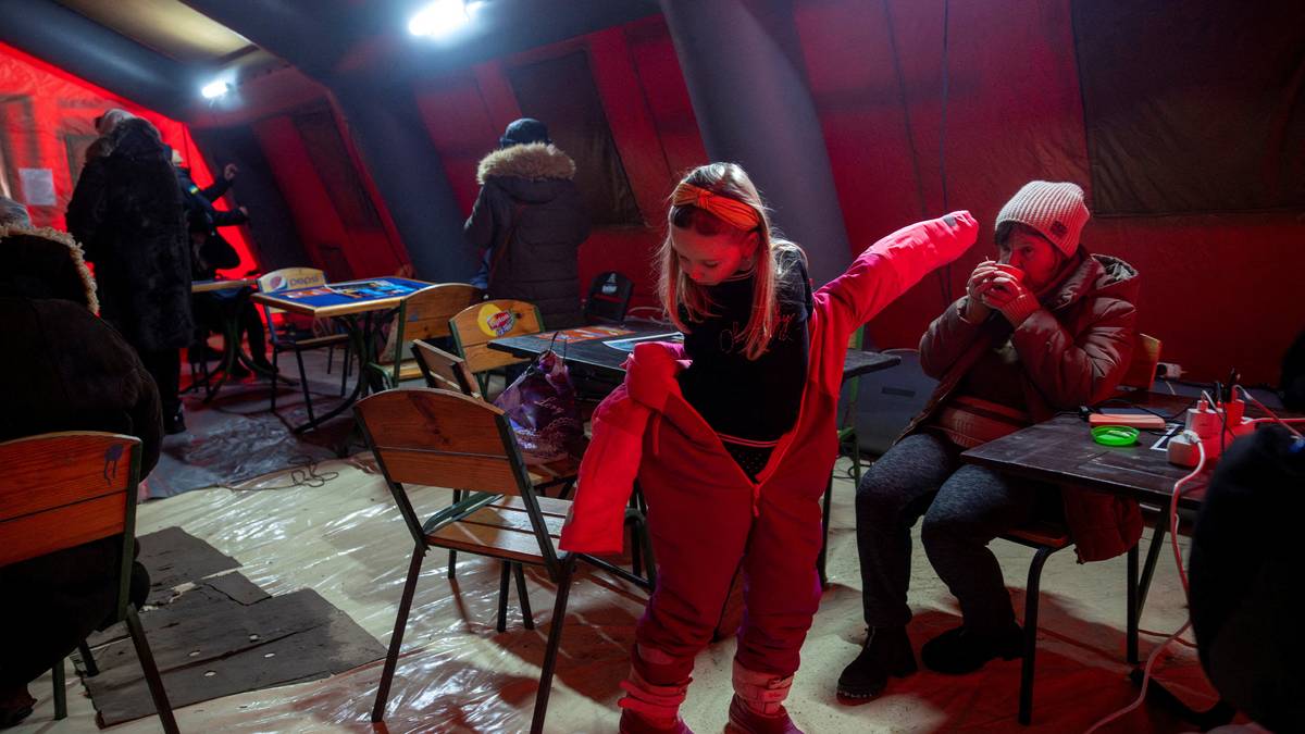 Ukraina erklærer unntakstilstand etter russiske angrep mot energiproduksjon – NRK Urix – Utenriksnyheter og -dokumentarer