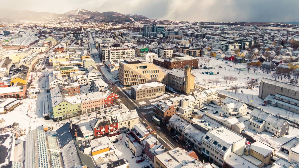 En by med mange bygninger