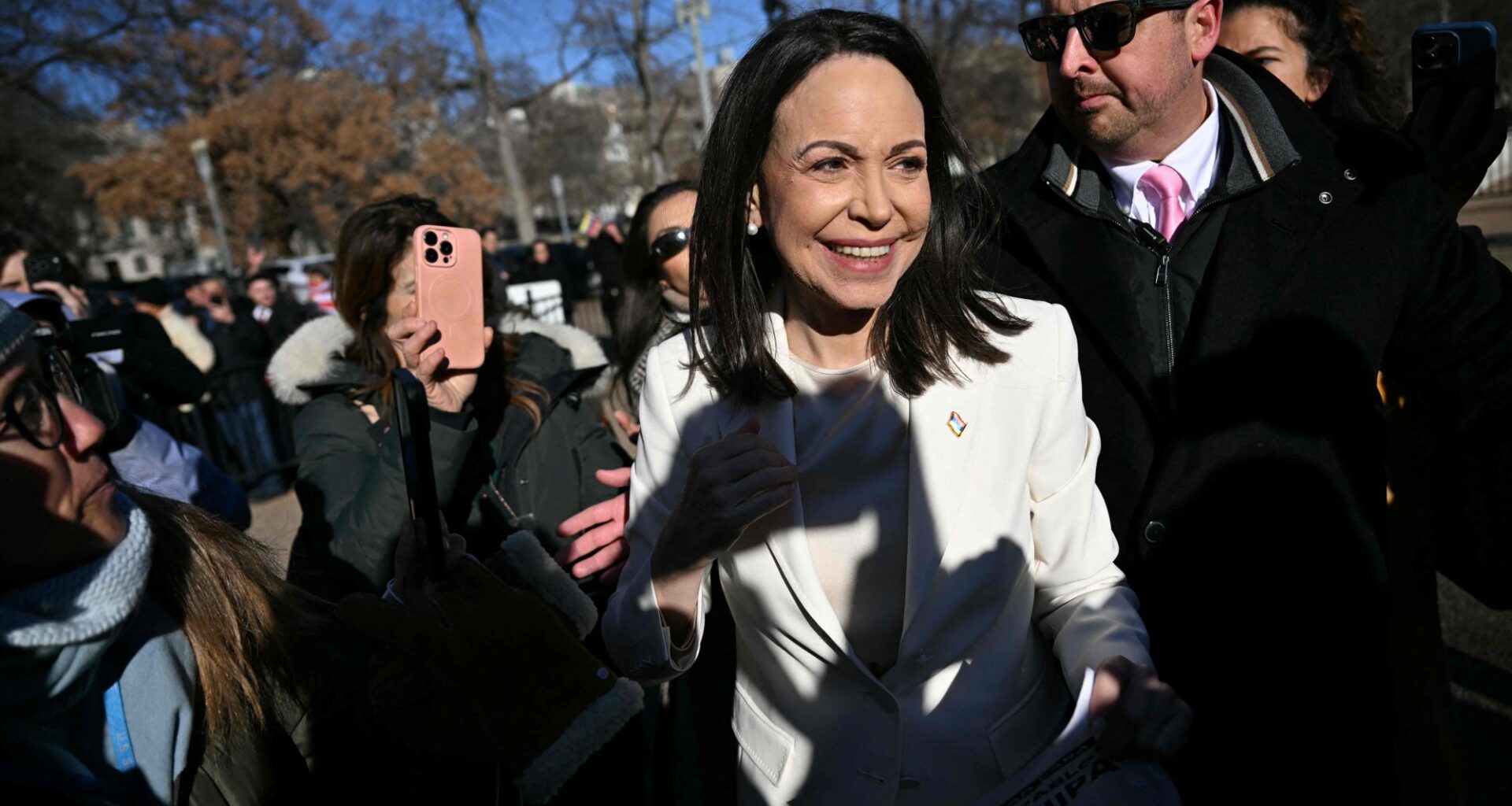 Venezuela, USA og Venezuela | Machado vil ikke si om hun ga fredpris-medaljen til Trump